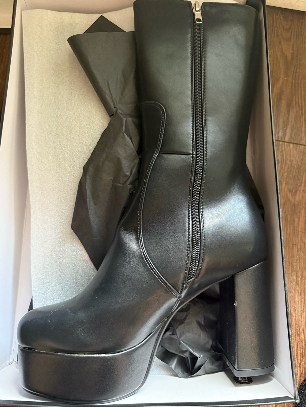 Lamoda Black Platform Knee-High Boots with Red Heart Accents size 12 - Picture 3 of 4